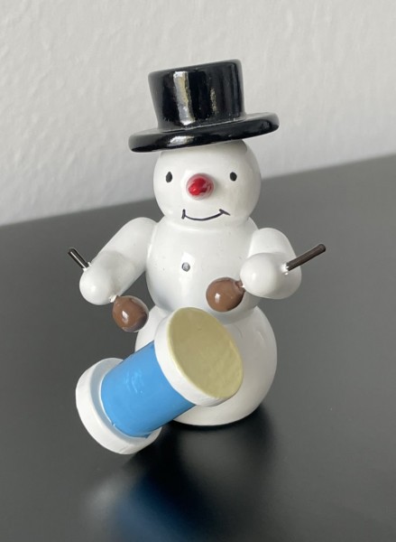 Schneemann mit Langtrommel   Dekofigur aus Holz 5,5cm
